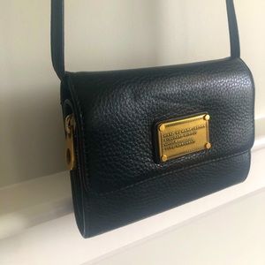 Gorgeous black cross body with gold details